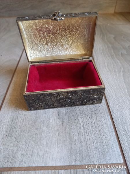 Pompás régi ezüstözött ékszertartó doboz II. (10,3x7,5x5,6 cm)