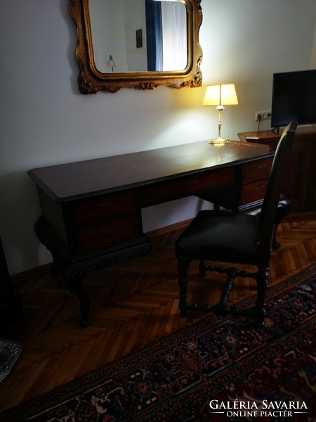 Térbe állítható barokk íróasztal