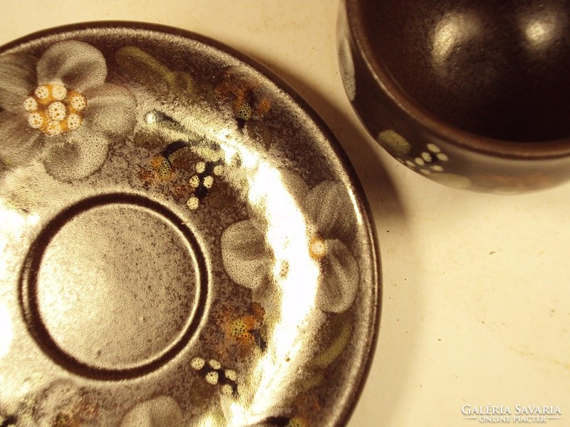 Régi Retro jelzett festett mázas kerámia csésze kis tányér - népi népművészeti virág