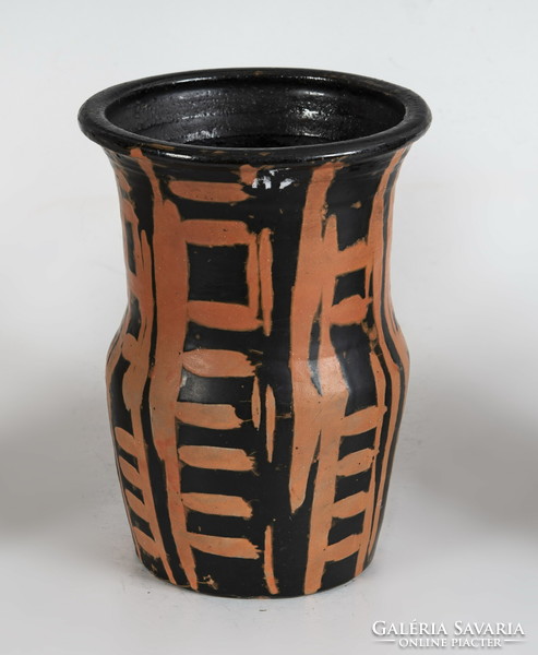 Lívia Gorka's orange-black vase (g03)