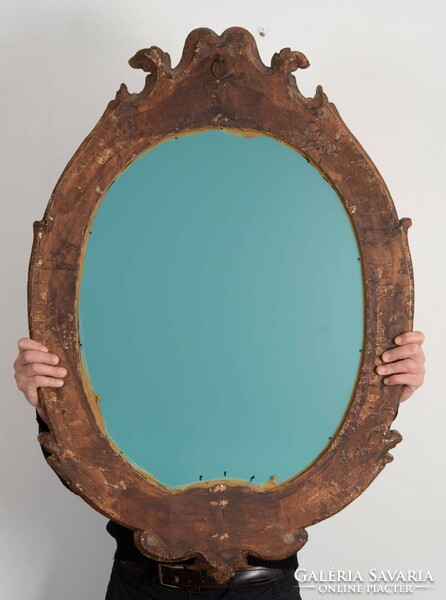 Ezüstözött keretes ovális alakú tükör