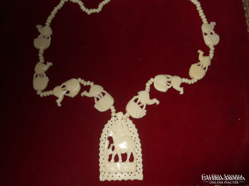 Bone necklace white and beige made in Australia for 50 years