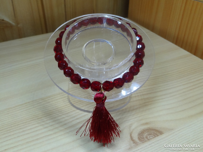Bracelet made of burgundy Czech polished pearls.