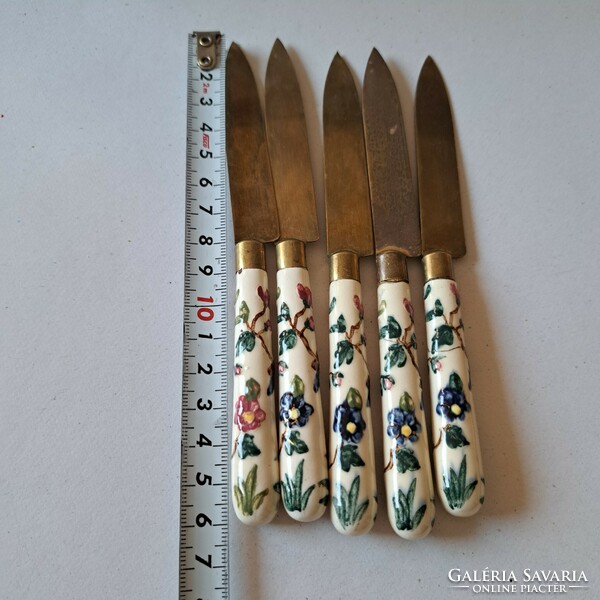 Knives with porcelain handles