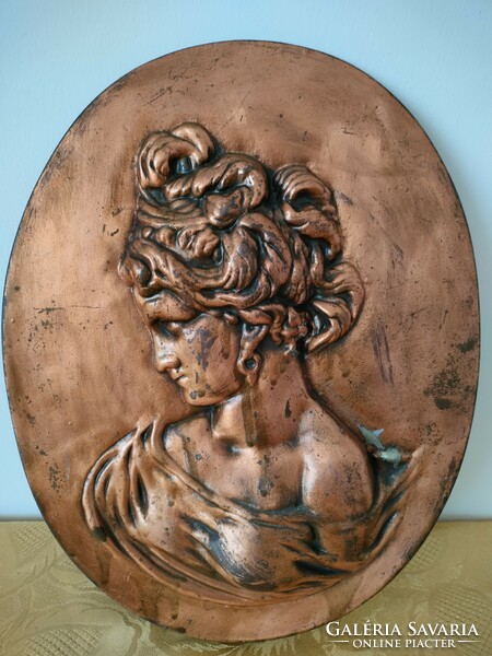 Domború falikép, bronzírozott spiáter, női portré