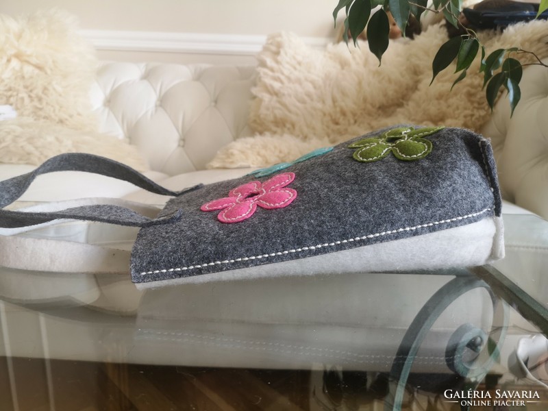 Felt bag, handmade, stylized flowers, gray-natural 30x30 cm