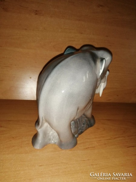 Mázas porcelán elefánt figura szobor 14 cm magas (po-2)