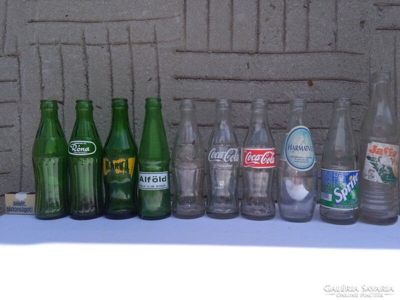 Tíz darab különböző retro üdítős palack együtt - címkés, egyéb