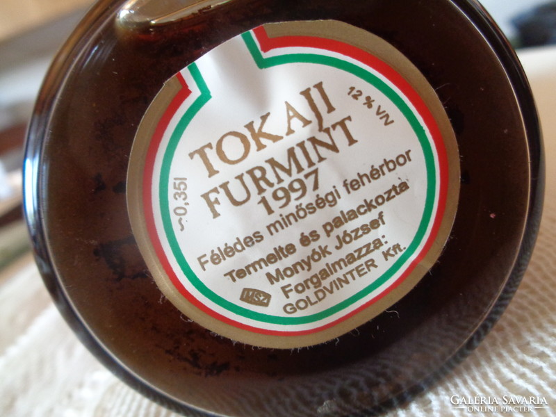 TOKAJI  Furmint  1997 . a Monyók Pincéből ,  különleges üvegben