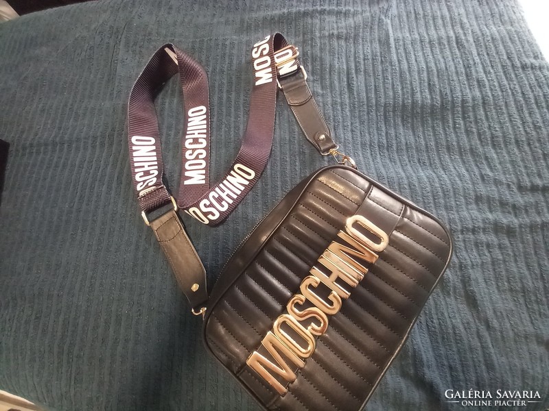 Moschino női party táska modern egyedi darab