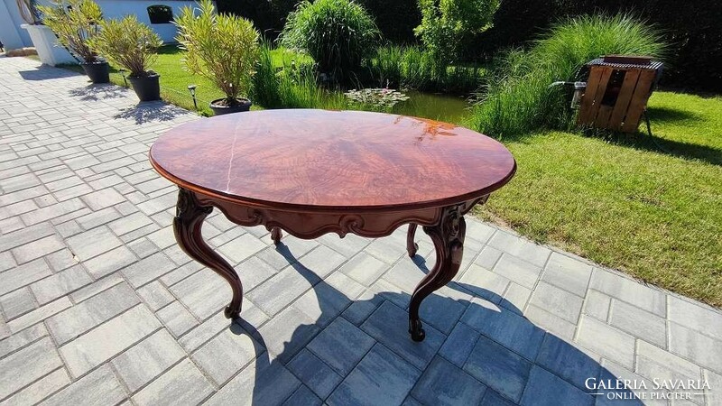 Neo-baroque table