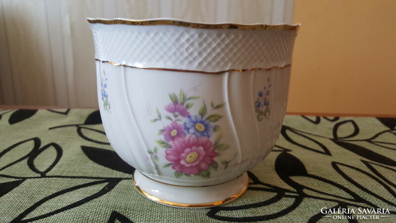 For sale is a flower-patterned flowerpot from Höllóháza