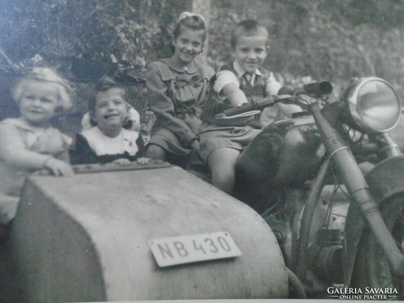 D195706 old photo 1949 motorcycle loaded with children
