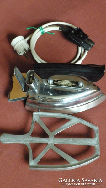 Elekthermax iron, with washer, earthed plug, 1987. Working