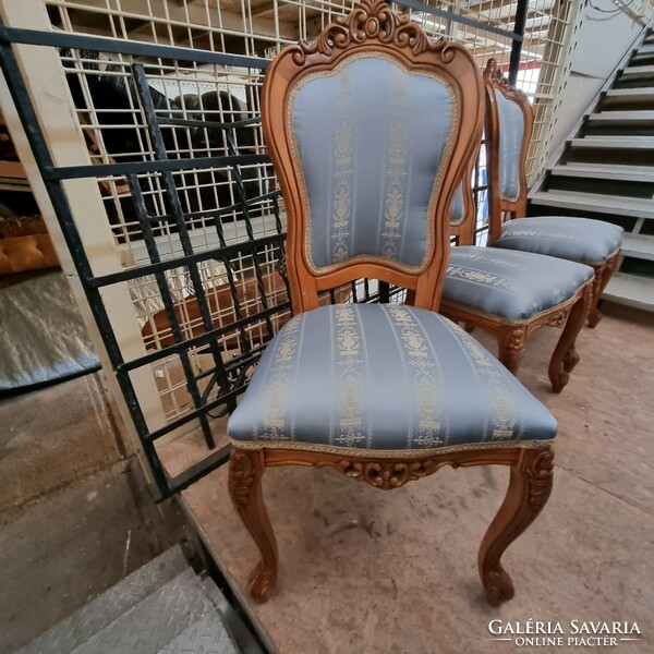 7 baroque chairs
