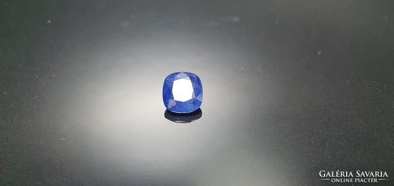 Royal Blue Sapphire Ceylon Silan Sapphire 2.33 Cts. With certification. With free postage.