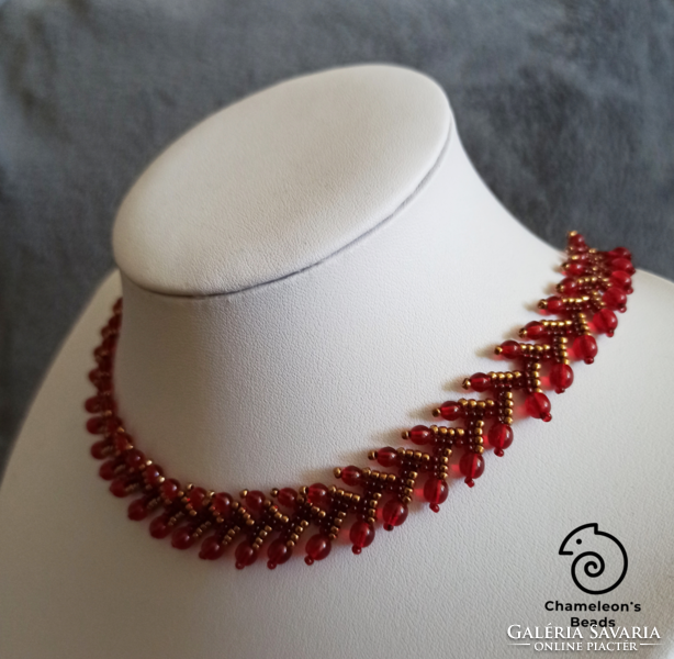 "Dark Red and Bronze Elegance Necklace" sötétvörös-bronz elegáns gyöngyfűzött nyakék