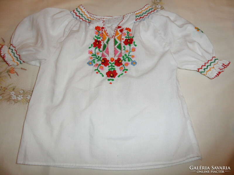 Matyó Mezőkövesdi hand-embroidered children's folk blouse, top (4-5 years old)