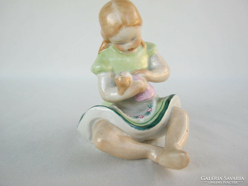 Drasche Kőbányai porcelán babázó kislány