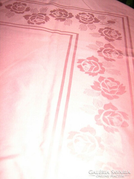 Gyönyörű mályva rózsaszín rózsás damaszt terítő