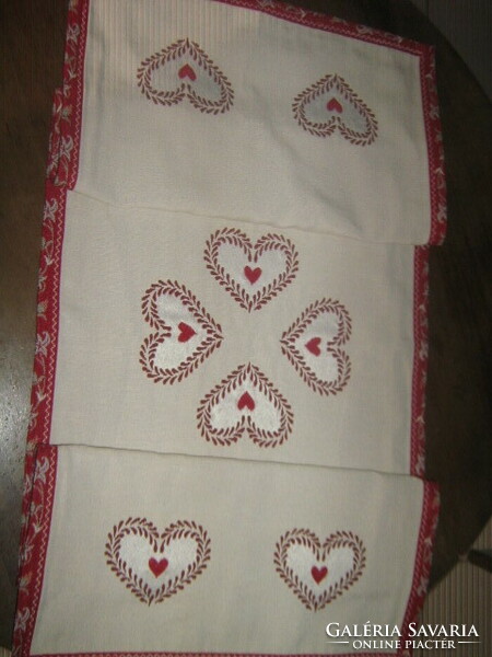 Beautiful Bavarian-style woven tablecloth runner with hearts