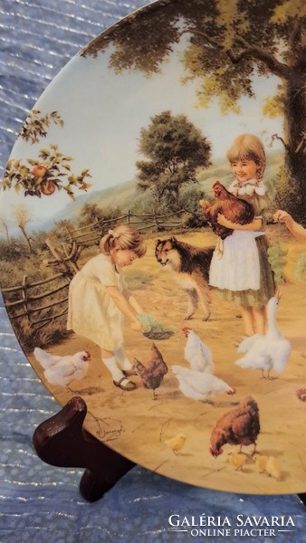 Gyerekek a baromfiudvarban porcelán tányér, dísztányér, falitányér (L3827)