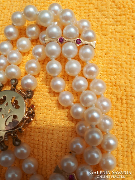 Antique pearl bracelet with gold clasp and sapphire inlay.