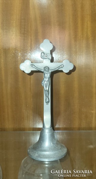 2 crucifixes, cross, together