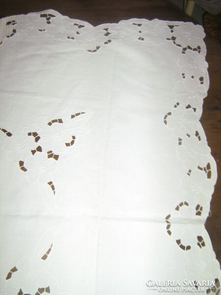 Elegant white tablecloth with beautiful rosette flowers