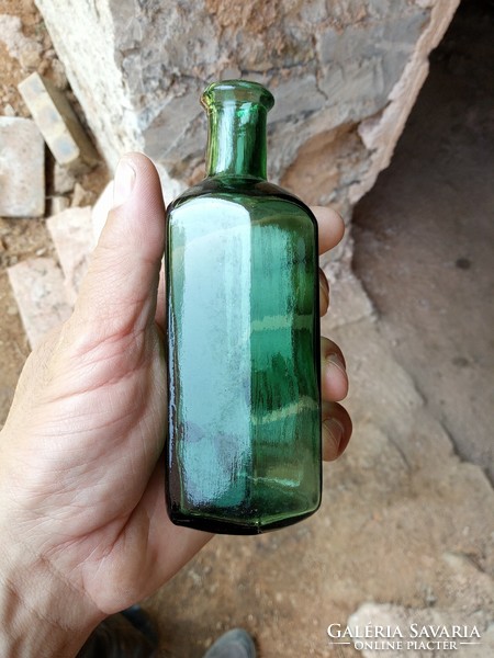 Régi, gyógyszertári, külsőleg feliratú, zöld üveg, 150 ml-es