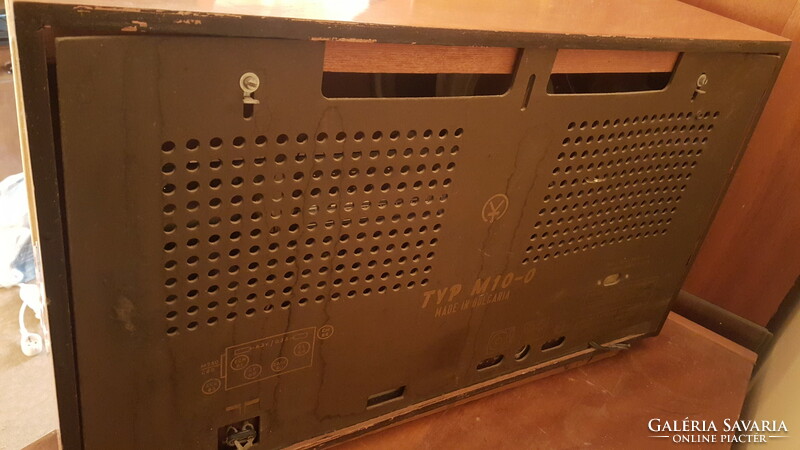 TYP-M10-0 típusú fa dobozos asztali rádió eladó