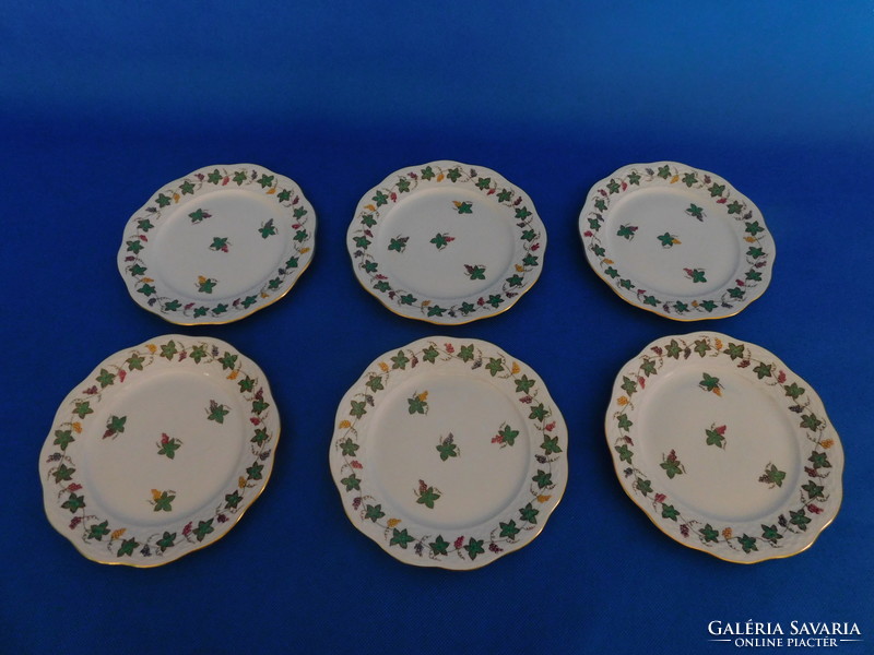 Set of 6 cookie plates with Herend's garland de raisins pattern