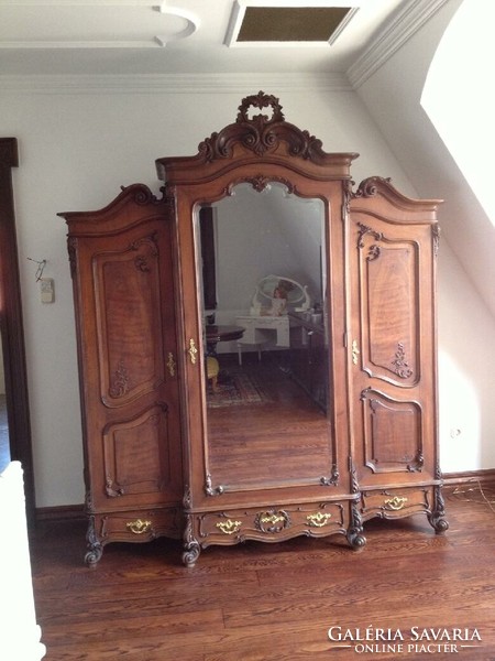 Viennese baroque mirror cabinet