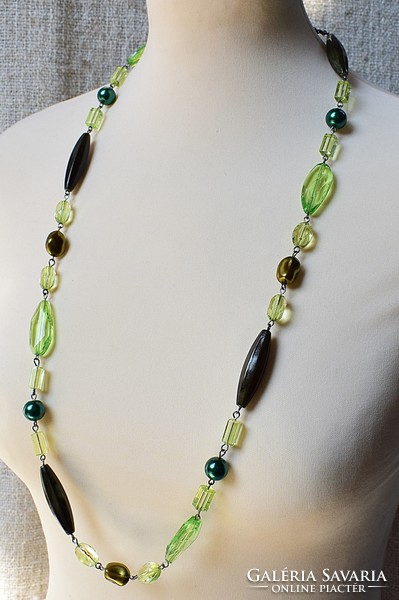 Old necklace retro jewelry 84 cm with green and metal colored plastic beads