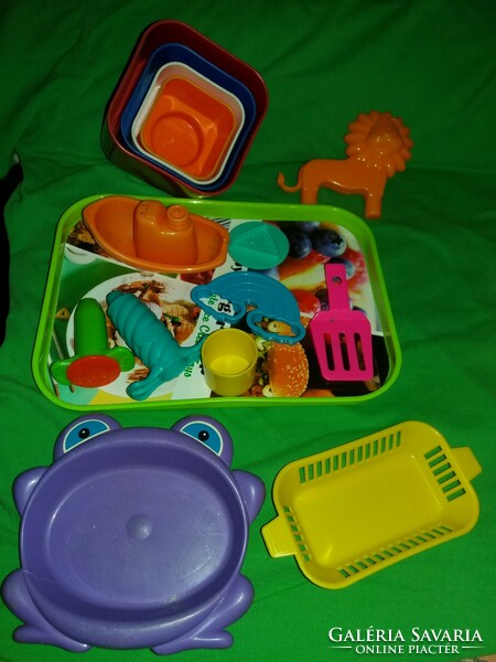 Retro outdoor sandbox set in a package with many pieces in good condition as shown in the pictures