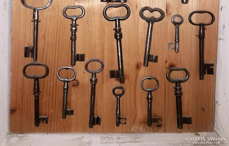 Old wrought iron keys / 17 pcs.