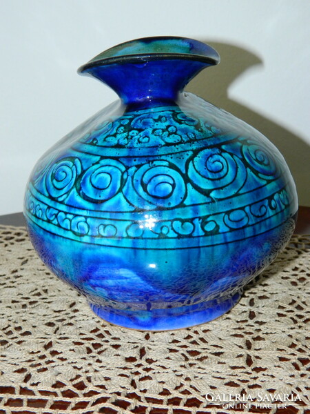 Ceramic vase by Zsuzsa Morvay