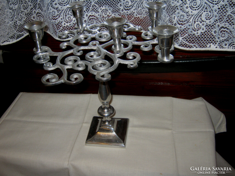 Specially shaped metal candle holder for 5 candles