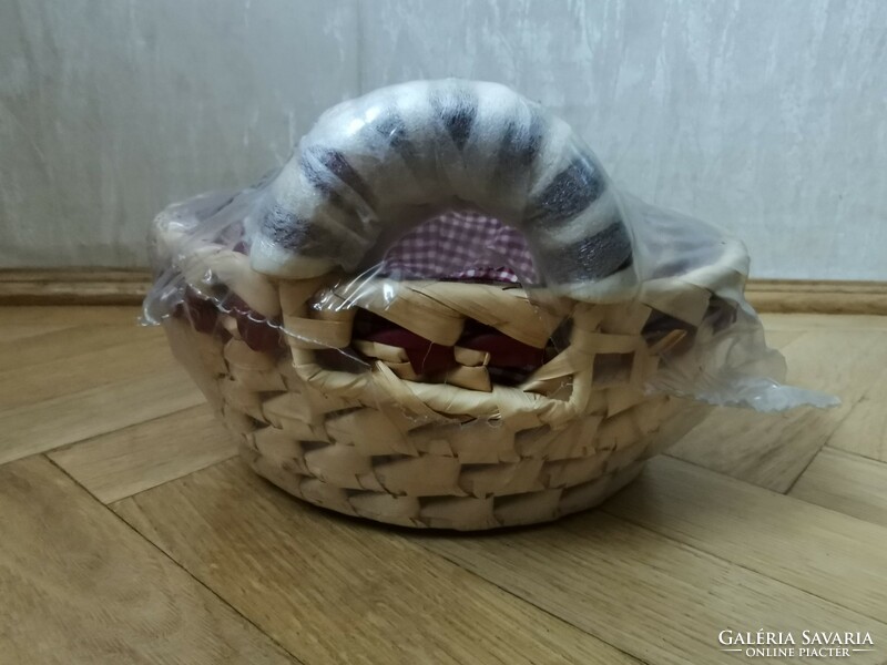 Hand-woven small basket | unopened, in perfect condition