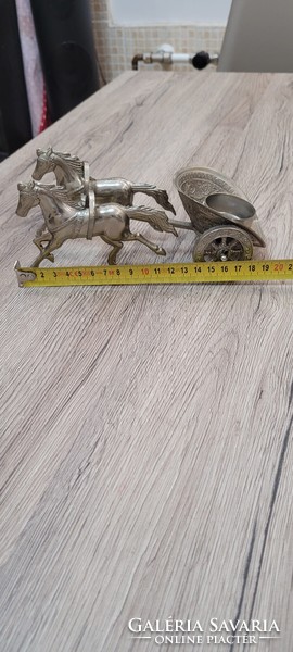 Roman war chariot, horse-drawn chariot made of steel candle holder.