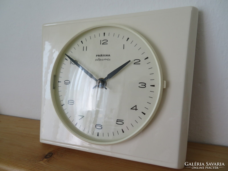 Prätina electronic German porcelain wall clock 1960-1970