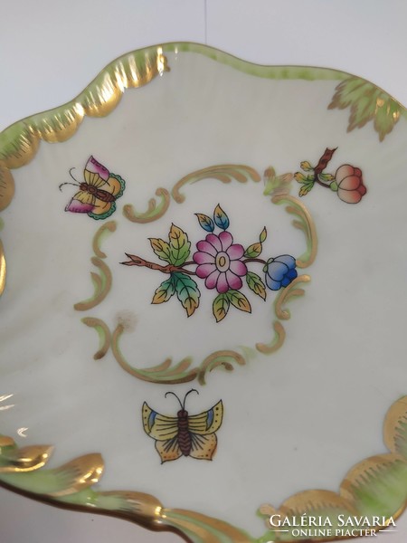 Porcelain plate with Victoria pattern from Herend