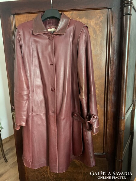 Women's lined aubergine leather jacket in size 42-44-46