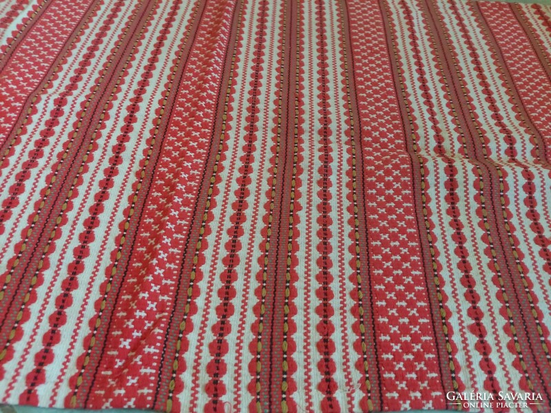 175 X 52 cm red, patterned, fringed fabric wall protector