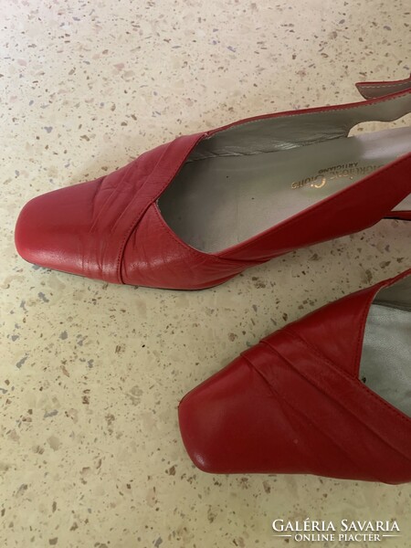 Piros bőr szandál cipő 39-es méretben