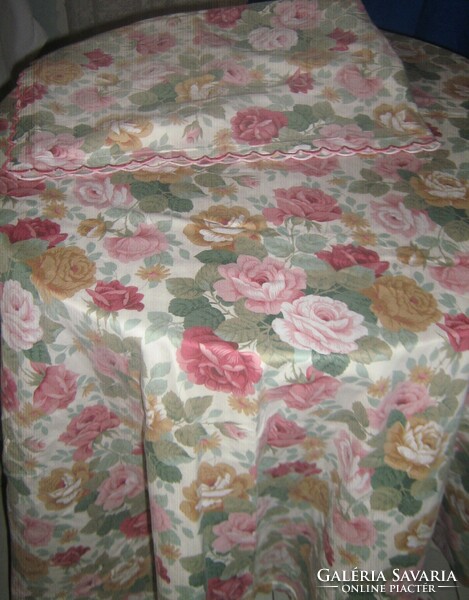 Beautiful pink vintage-style two-sided bedding set