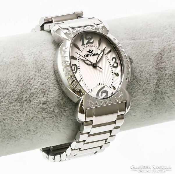 Optima Swiss Diamond egy gyönyörű és különleges óra 36 db valódi fehér gyémánttal díszítve