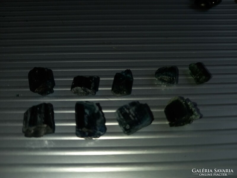 Raw indigolite tourmaline gemstone nugget between 2.5-5 ct from Afghanistan mixed!