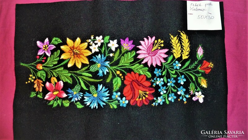 Black posto embroidered with Hungarian flower motifs 30x50 cm