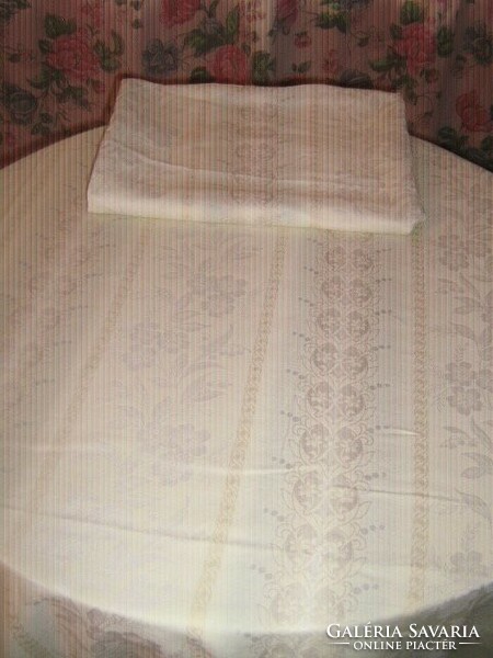 Beautiful floral damask bedding set